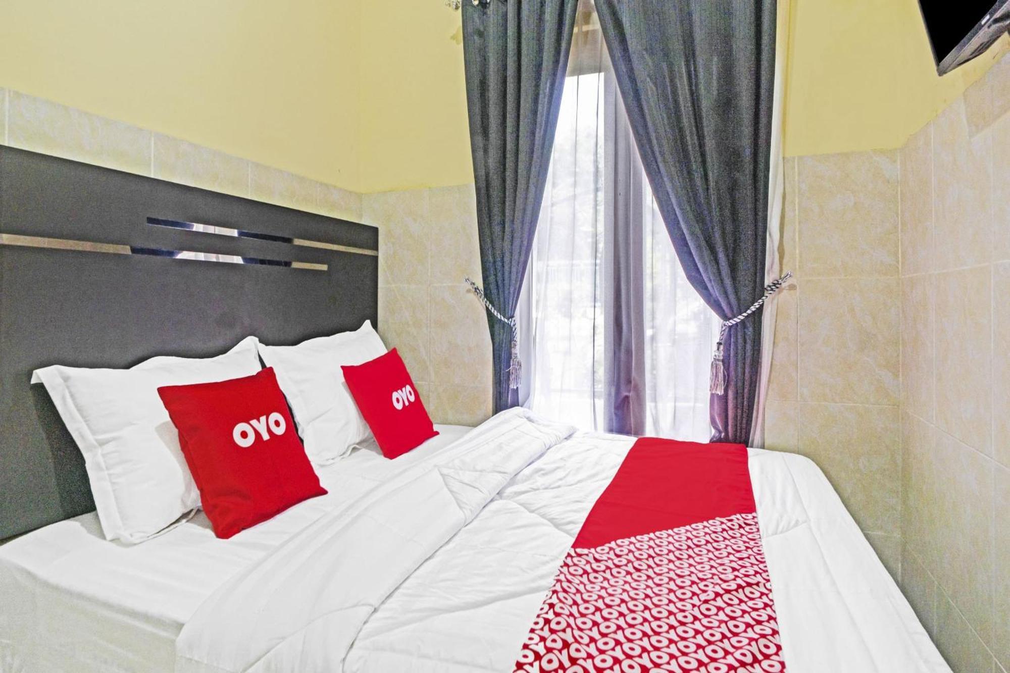 Oyo Life 90737 Losmen Aini Syariah Batu  Exteriér fotografie